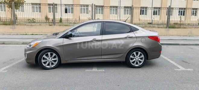 Hyundai Accent-5