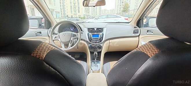 Hyundai Accent-4
