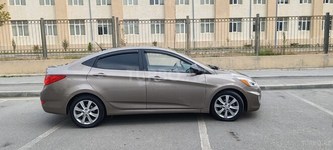 Hyundai Accent-8