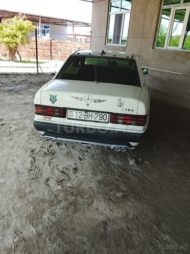 Mercedes 190-2