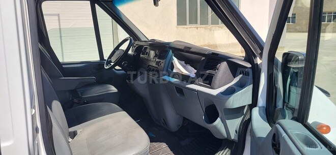 Ford Transit-3