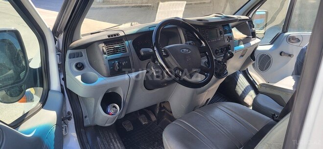 Ford Transit-2