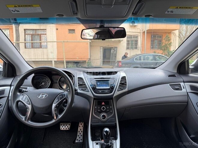 Hyundai Elantra-4
