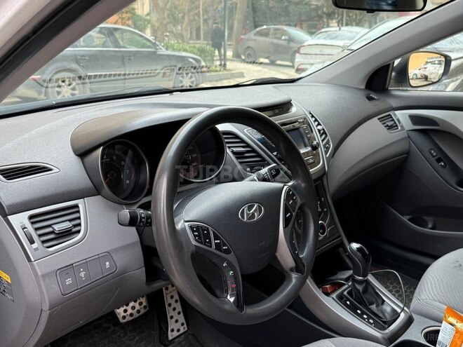 Hyundai Elantra-8