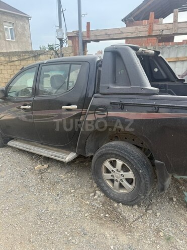 Mitsubishi L200-4