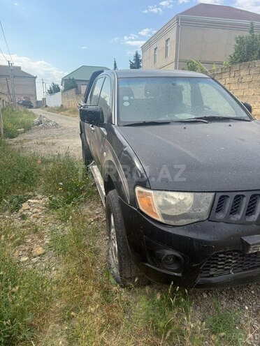 Mitsubishi L200-2