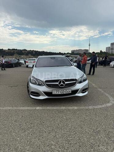 Mercedes E 220-1