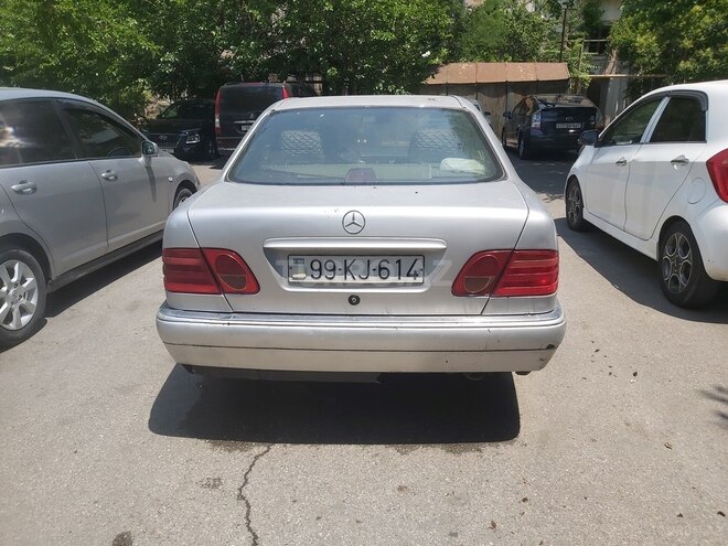 Mercedes E 220-2