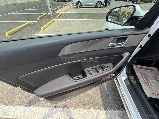 Hyundai Sonata-14