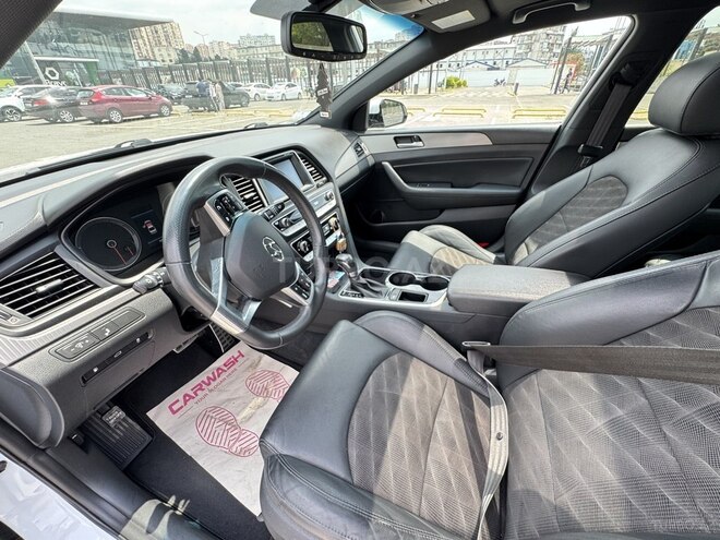 Hyundai Sonata-13