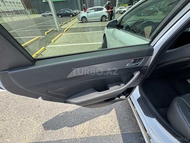 Hyundai Sonata-16