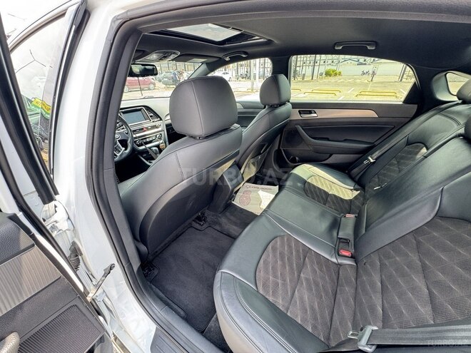 Hyundai Sonata-15