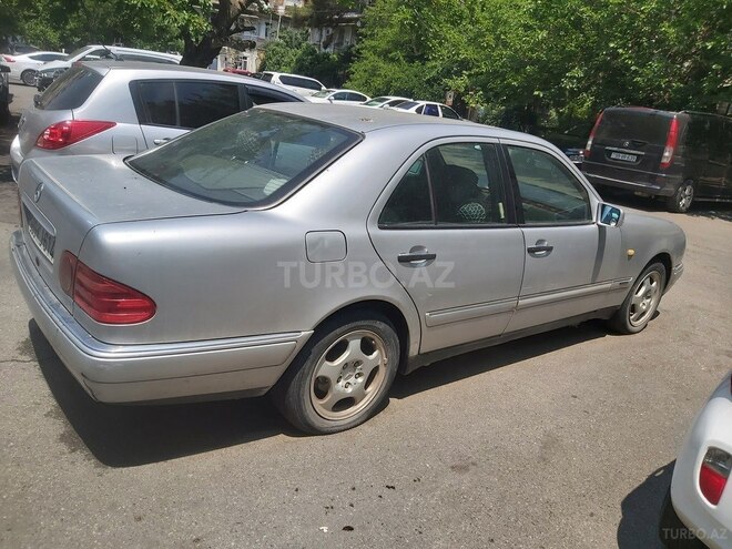 Mercedes E 220-3