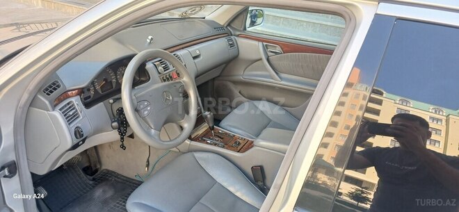 Mercedes E 240-3