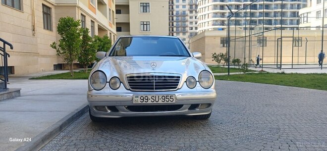 Mercedes E 240-1