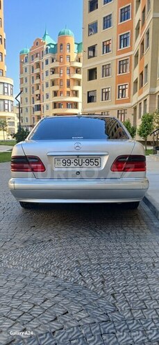 Mercedes E 240-8