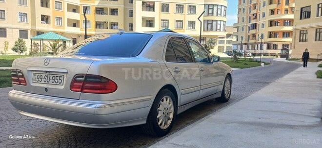 Mercedes E 240-6