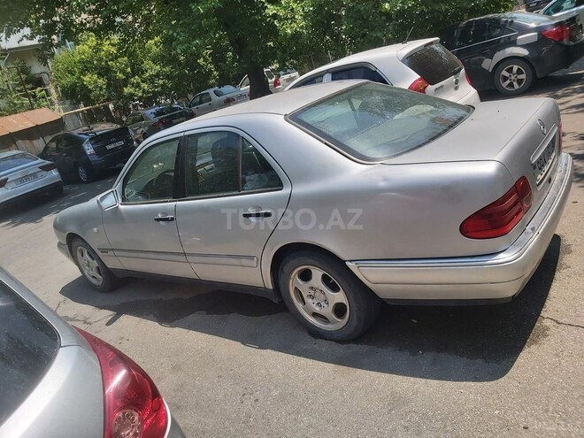 Mercedes E 220-4