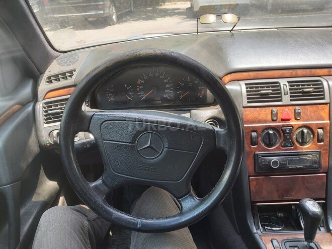 Mercedes E 220-7