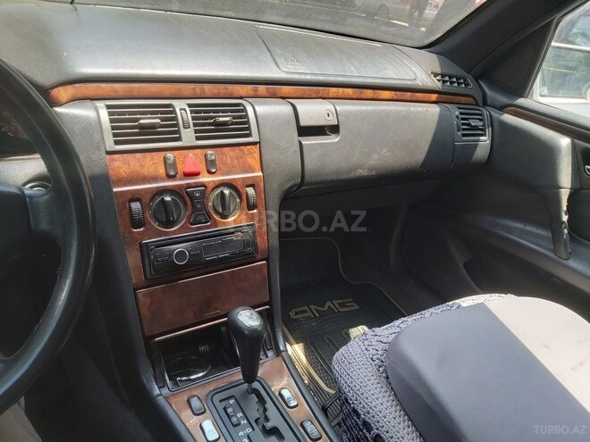 Mercedes E 220-8