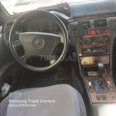 Mercedes E 220-18