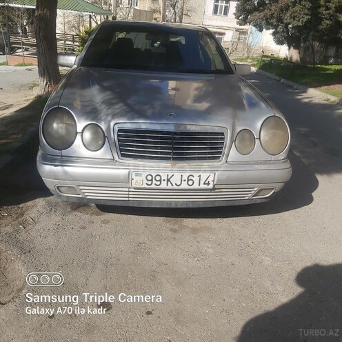 Mercedes E 220-10