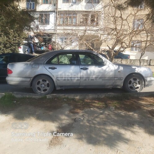 Mercedes E 220-13