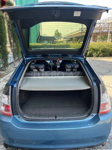Toyota Prius-12
