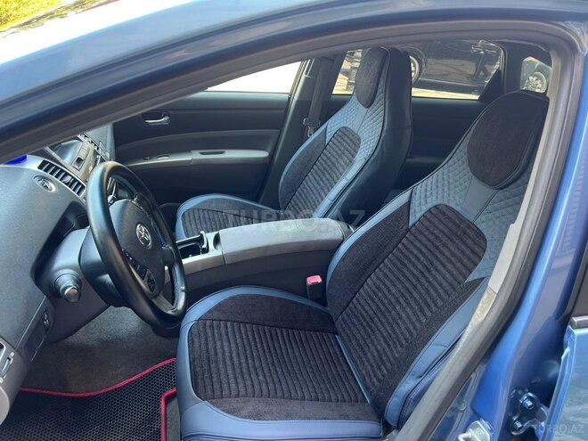 Toyota Prius-8