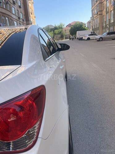Chevrolet Cruze-12
