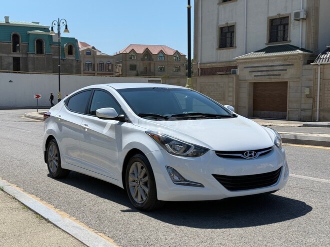 Hyundai Elantra-13