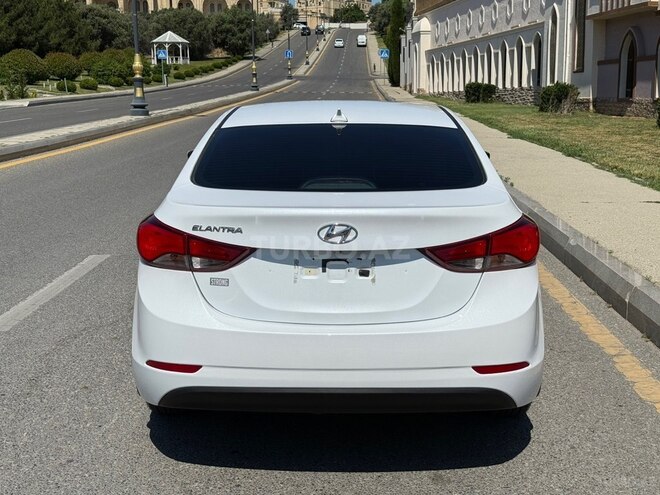 Hyundai Elantra-2
