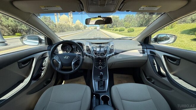 Hyundai Elantra-3