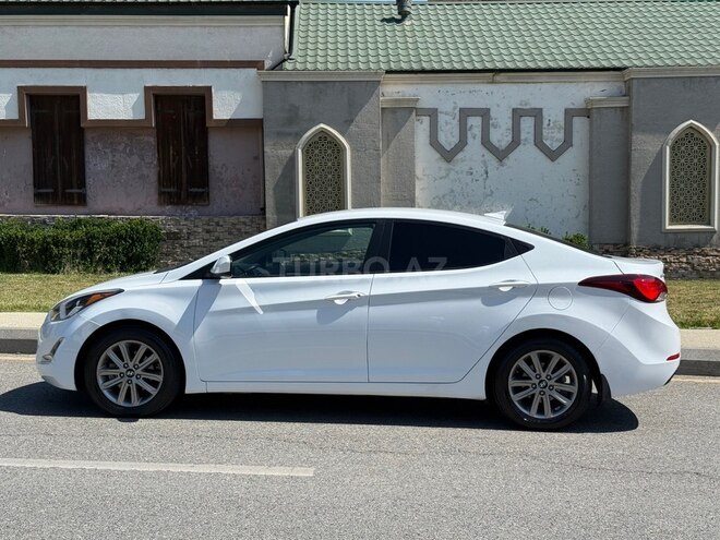 Hyundai Elantra-4