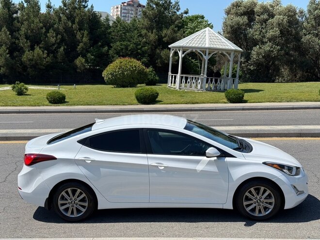 Hyundai Elantra-11