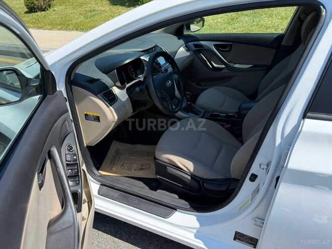 Hyundai Elantra-19