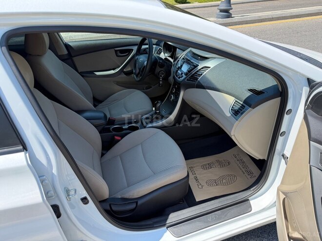 Hyundai Elantra-18