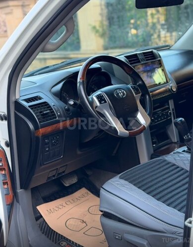 Toyota Land Cruiser Prado-4
