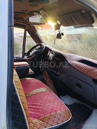 Ford Transit-6