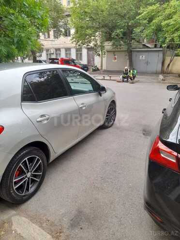 Toyota Auris-4