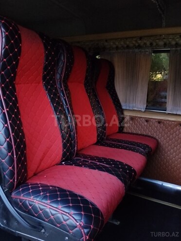 Ford Transit-8