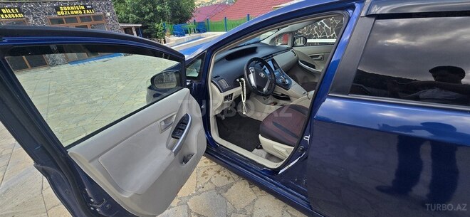 Toyota Prius-5