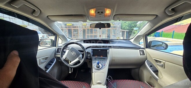Toyota Prius-8