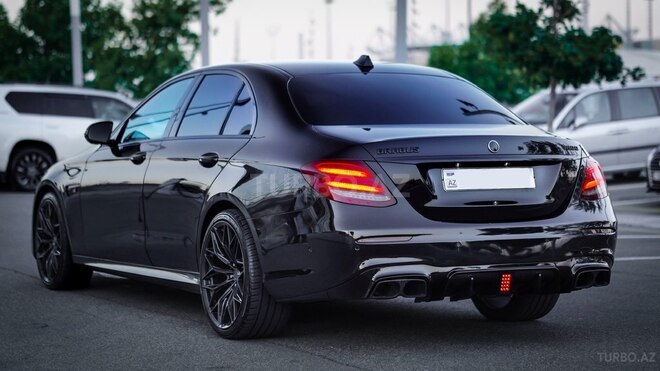 Mercedes E 220 d-7