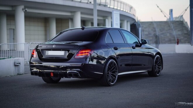 Mercedes E 220 d-6