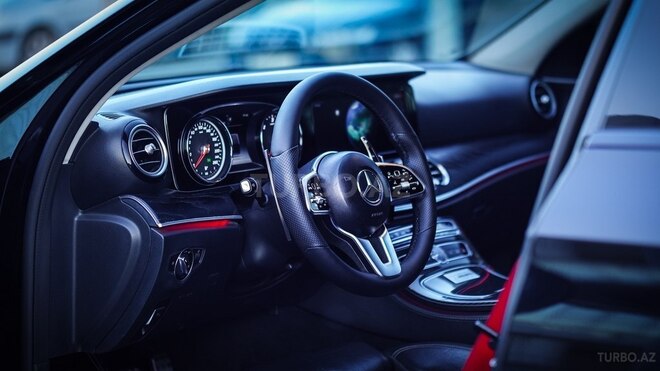 Mercedes E 220 d-11