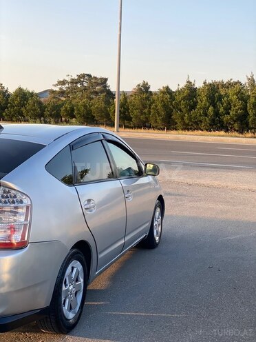 Toyota Prius-4