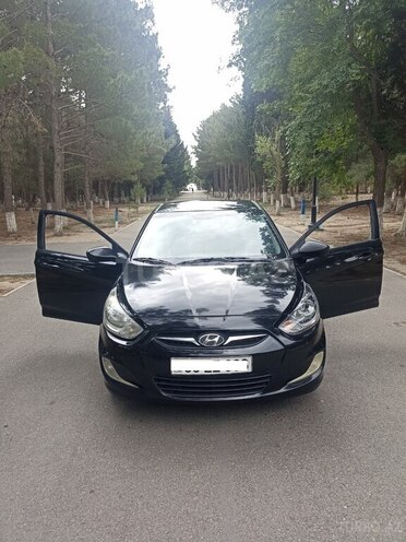 Hyundai Accent-2