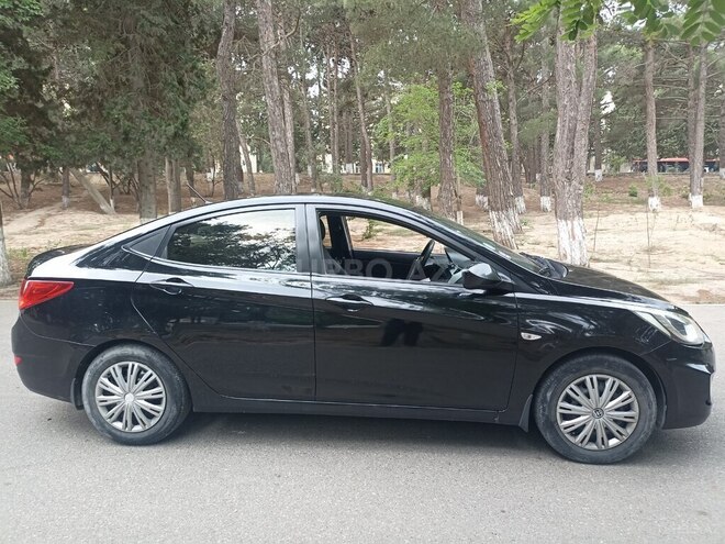 Hyundai Accent-4