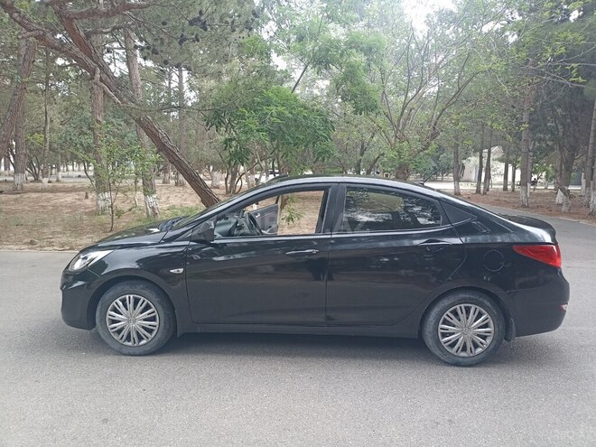 Hyundai Accent-5